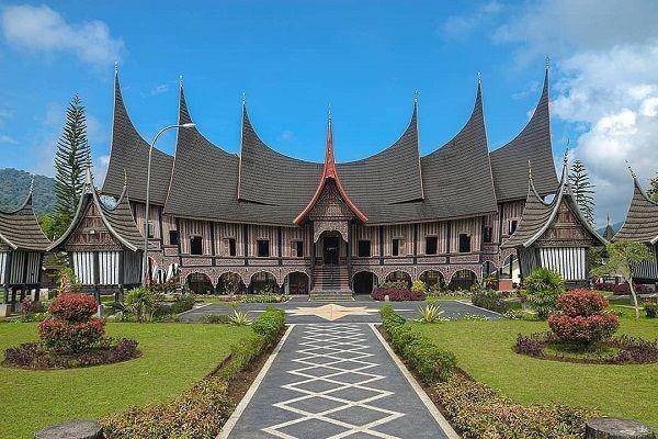 Rumah Adat Minangkabau (instagram.com/