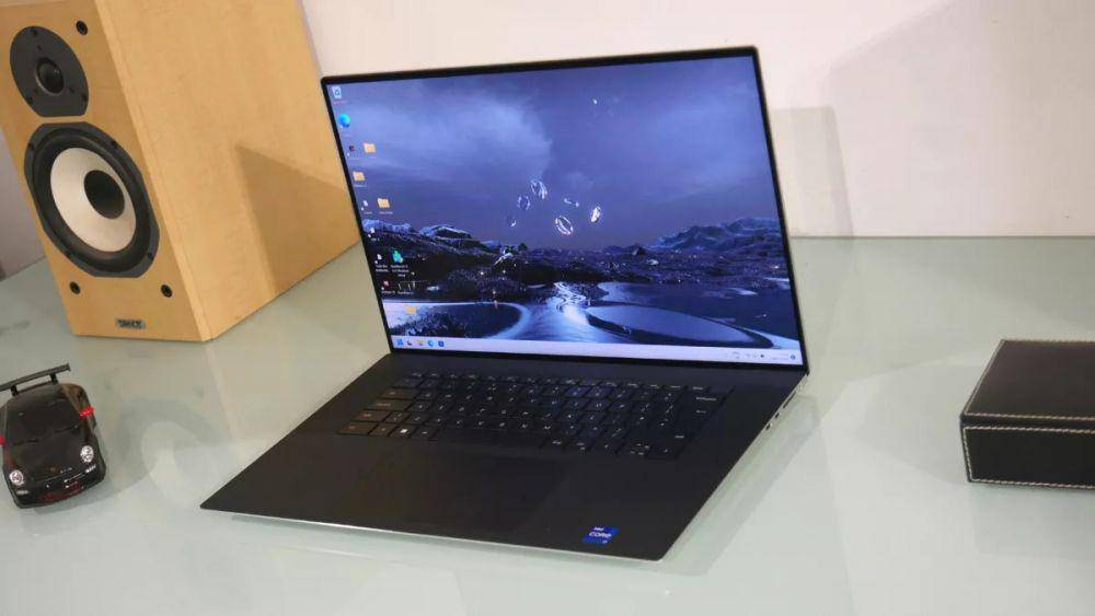potret layar Dell XPS 17 (2022) (techradar.com)