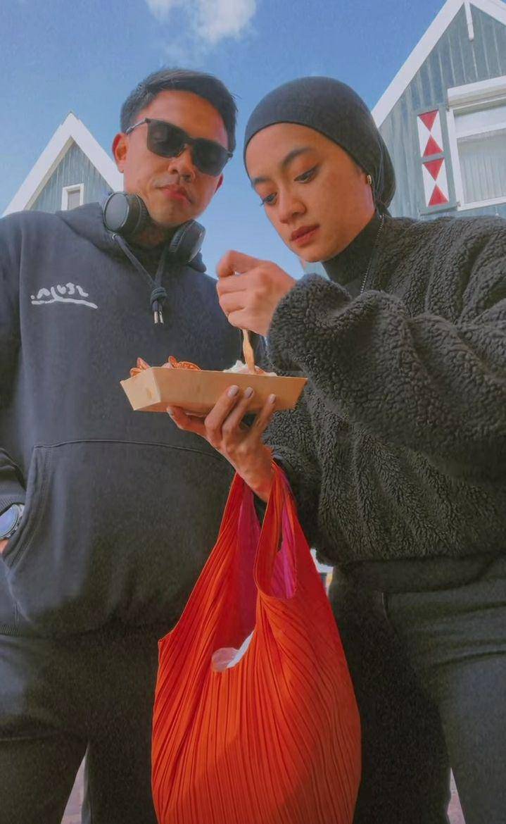 Potret Ayudia dan Ditto saat beli jajan. Instagram.com/ayudiac