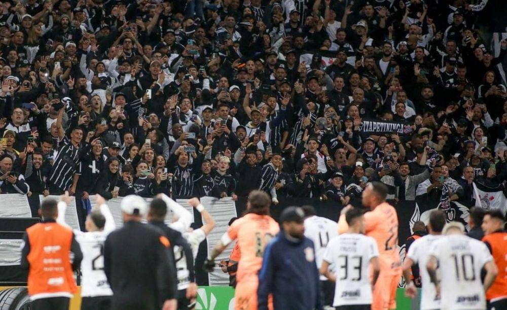 pemain Corinthians menyapa penggemarnya. (instagram.com/corinthians)