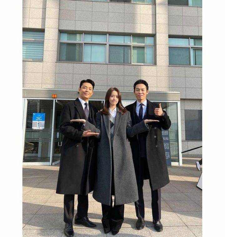 Kim Joo Hun, Yoona, dan Yang Kyung Won di balik layar Big Mouth (instagram.com/yoona__lim)