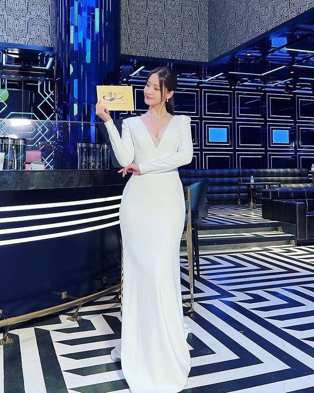 Yoona SNSD (instagram.com/yoona__lim)