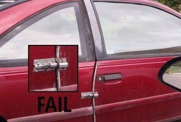 ide nyeleneh perbaiki mobil (izismile.com)