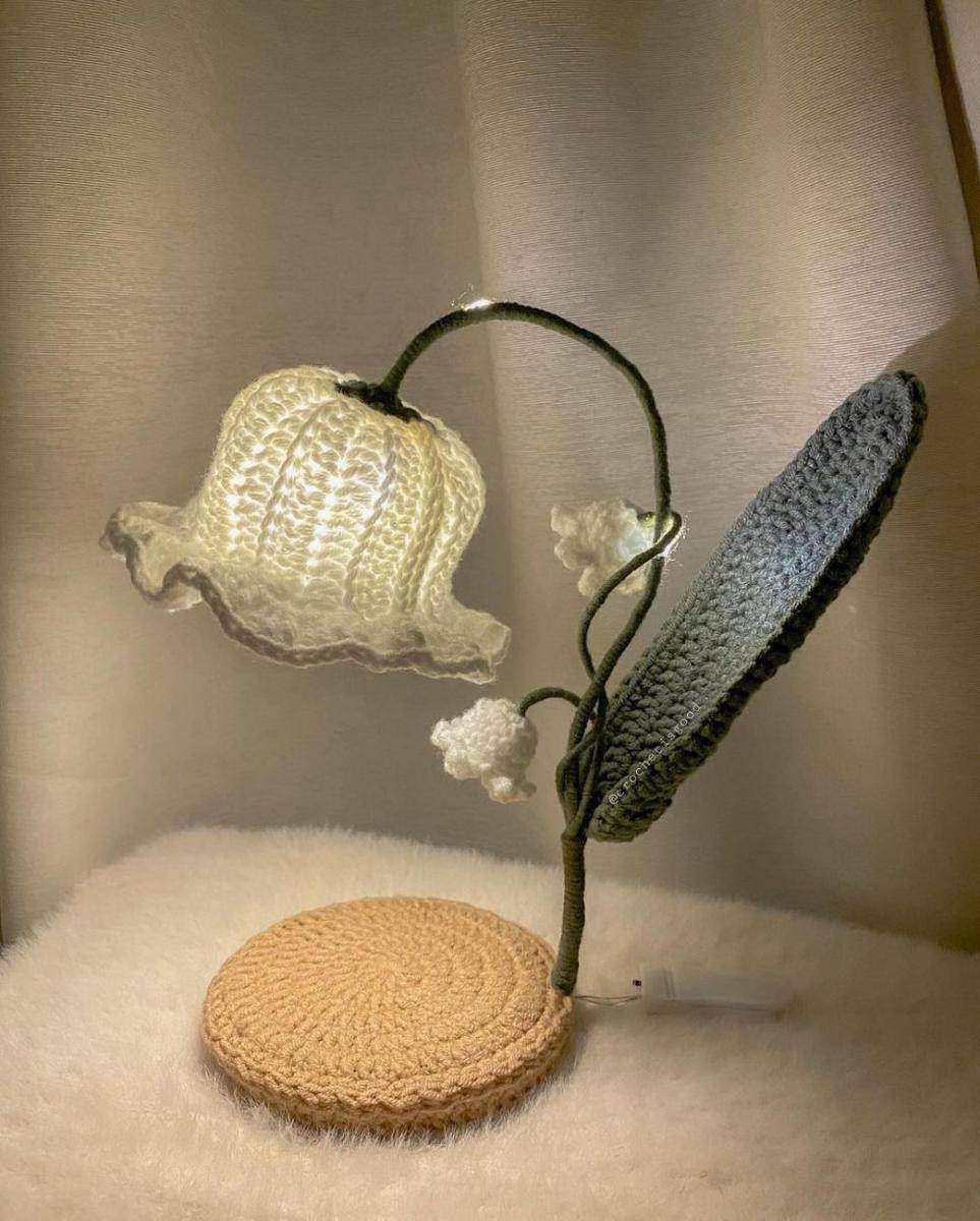 lampu tidur estetik bernuansa hangat (instagram.com/crochetisgood)