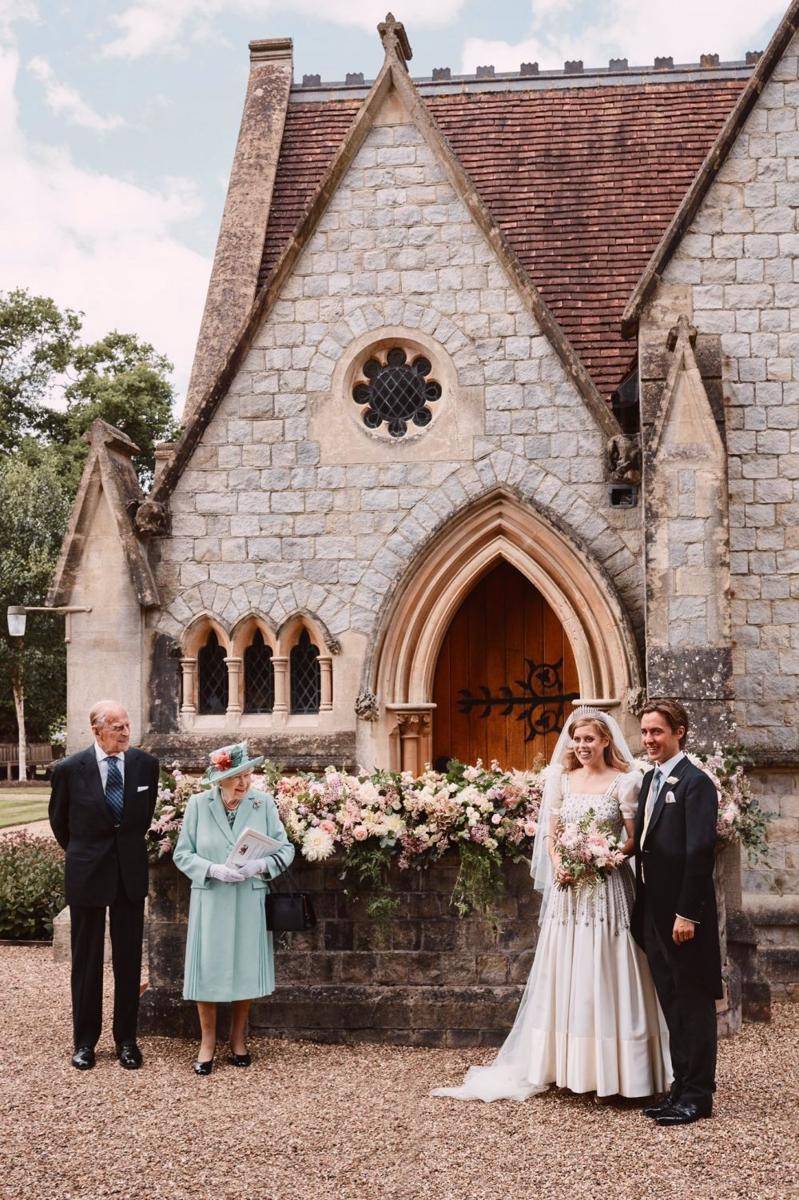 Potret Pernikahan Princess Beatrice di The Royal Lodge (twitter.com/royalfamily)