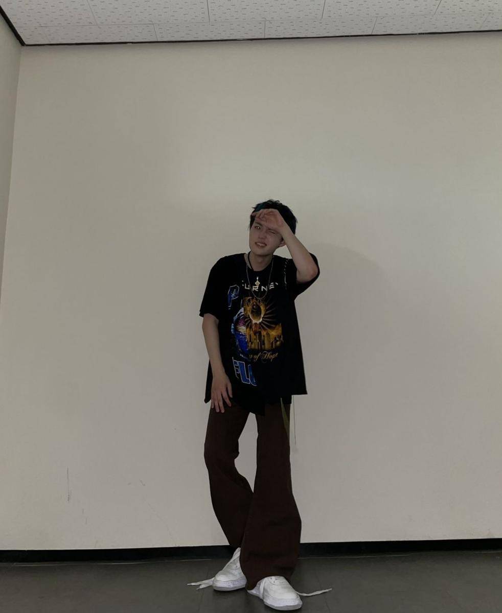 OOTD ala Doyoung TREASURE (twitter.com/treasuremembers)