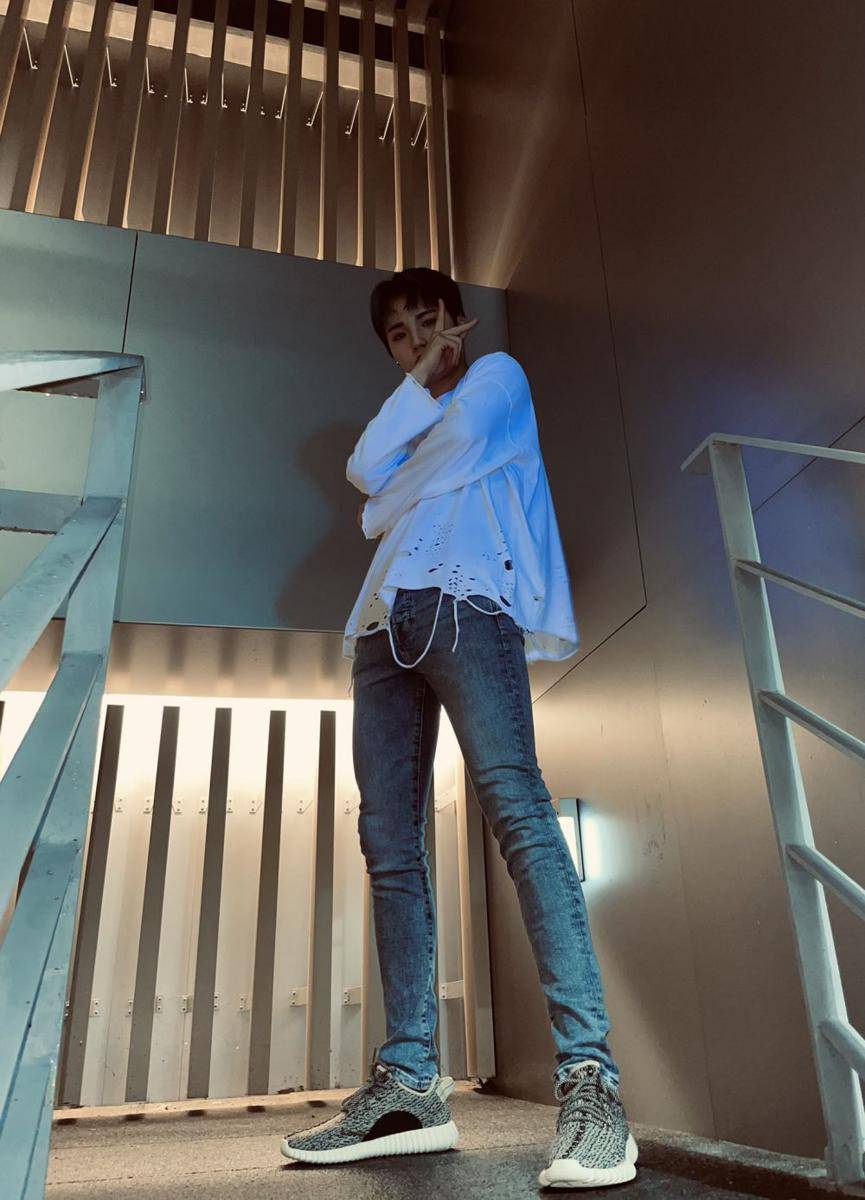 OOTD ala Doyoung TREASURE (twitter.com/treasuremembers)