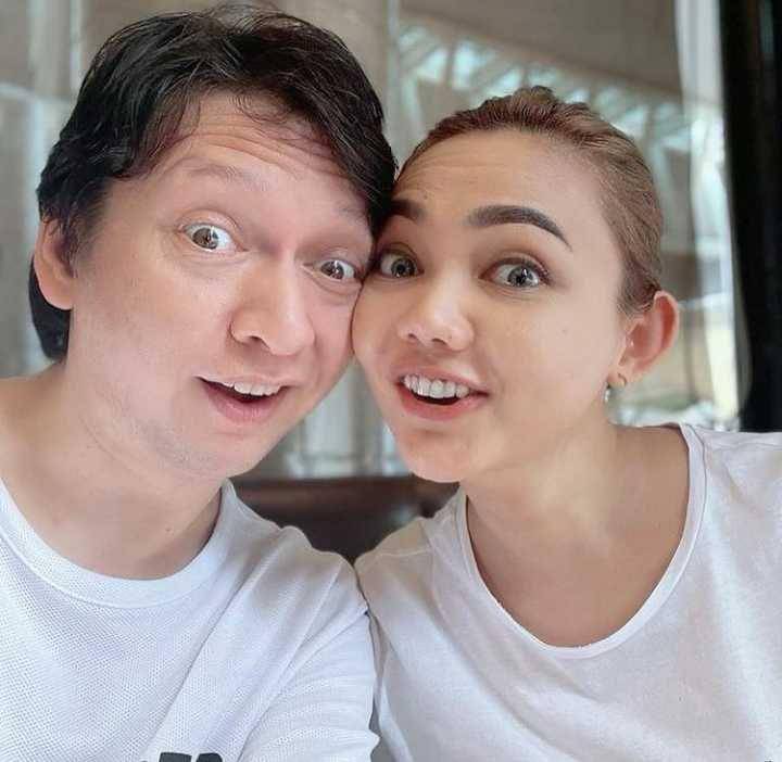 Rina Nose dan suami (Instagram.com/Josscy)