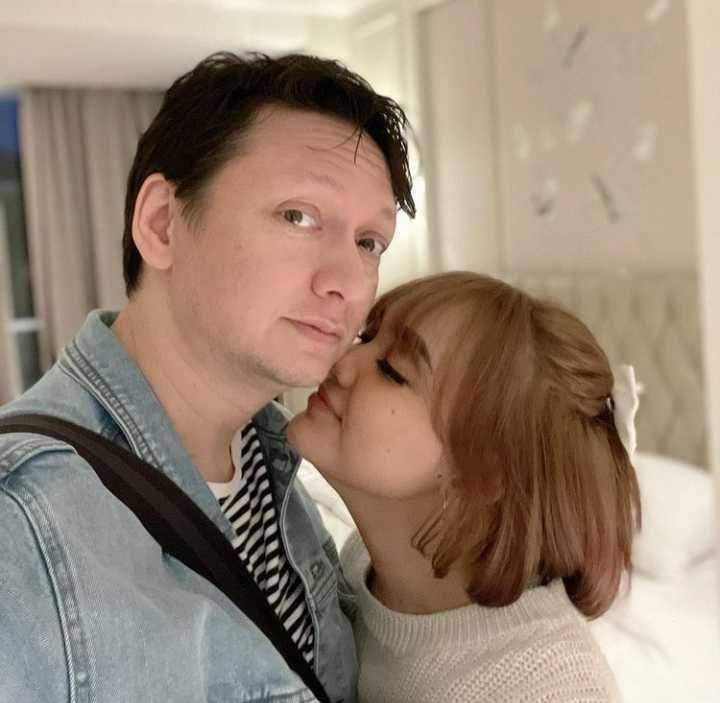 Rina Nose dan suami (Instagram.com/Josscy)