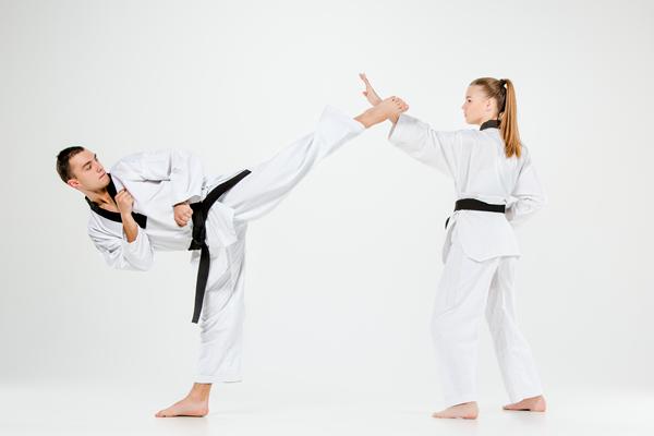 8 Macam Tangkisan dalam Pencak Silat, Ampuh Hadapi Lawan!