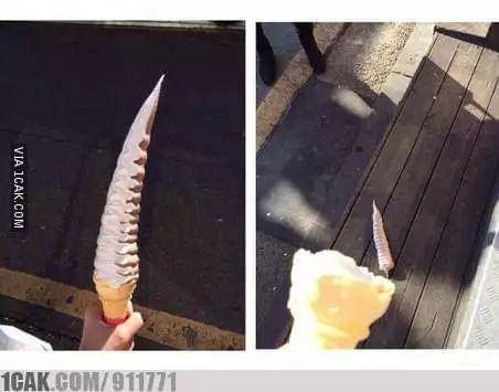 momen apes saat makan es krim (1cak.com)