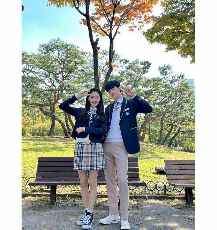 Yoona dan Lee Jong Suk di balik layar Big Mouth (instagram.com/yoona__lim)