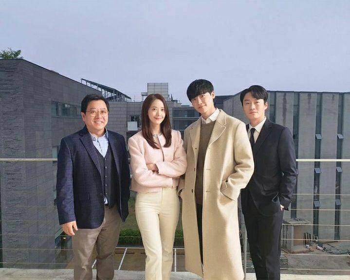 Lee Ki Young, Yoona, Lee Jong Suk, dan Oh Eui Sik di balik layar Big Mouth (instagram.com/yoona__lim)