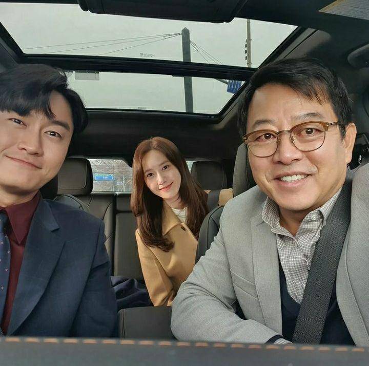 Oh Eui Sik, Yoona, dan Lee Ki Young di balik layar Big Mouth (instagram.com/oh_euisik)