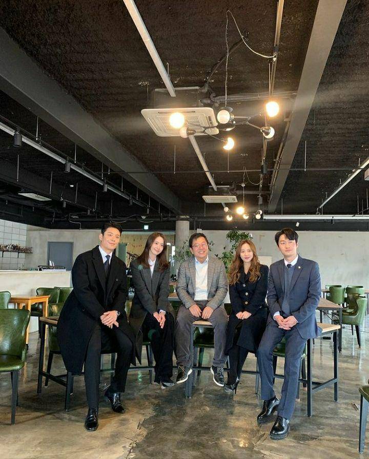 Kim Joo Hun, Yoona, Lee Ki Young, Hong Ji Hee, dan Oh Eui Sik di balik layar Big Mouth (instagram.com/zu_hun_kim)