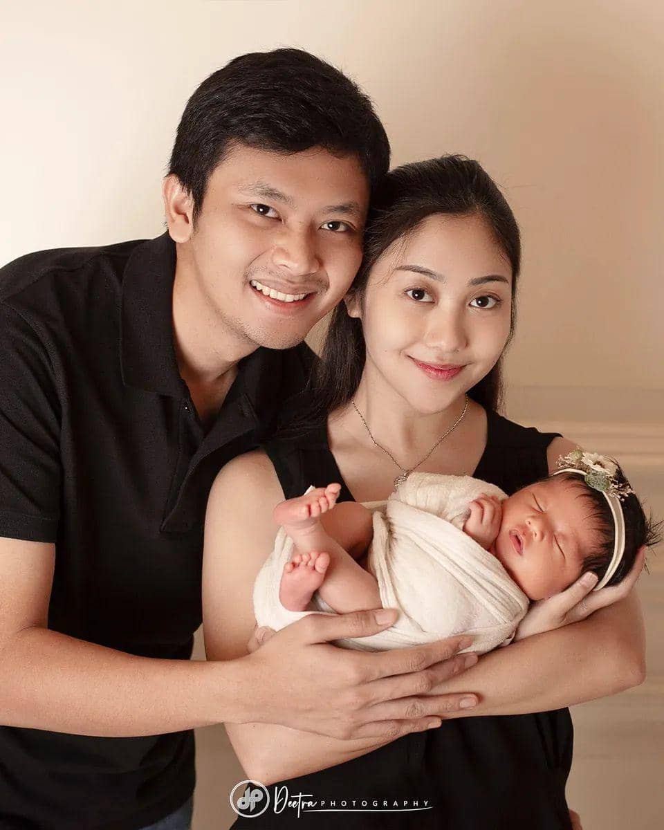 pemotretan newborn baby Mika (Instagram.com/deetraphotography)