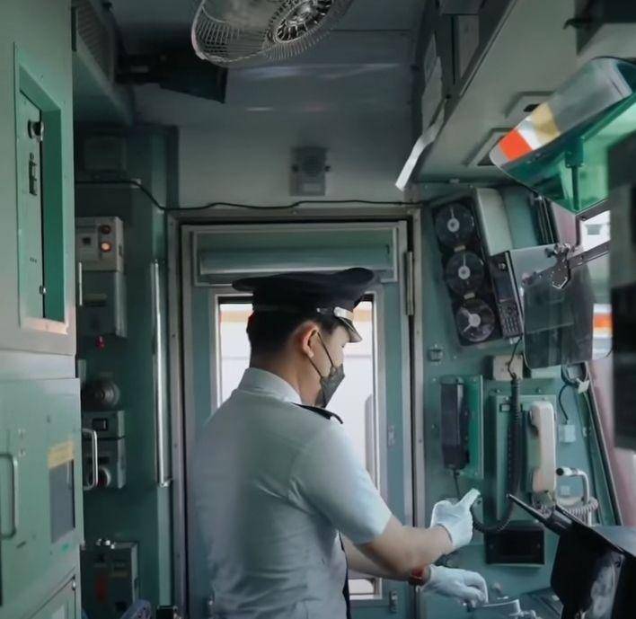 masinis (instagram.com/commuterline)