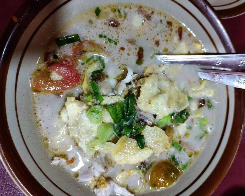 Soto ayam betawi (instagram.com/santifitriaa)