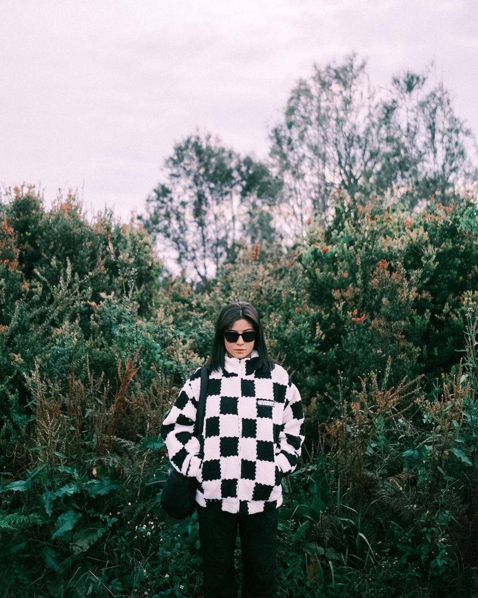 outft keren awkarin (instagram/ @awkarin)