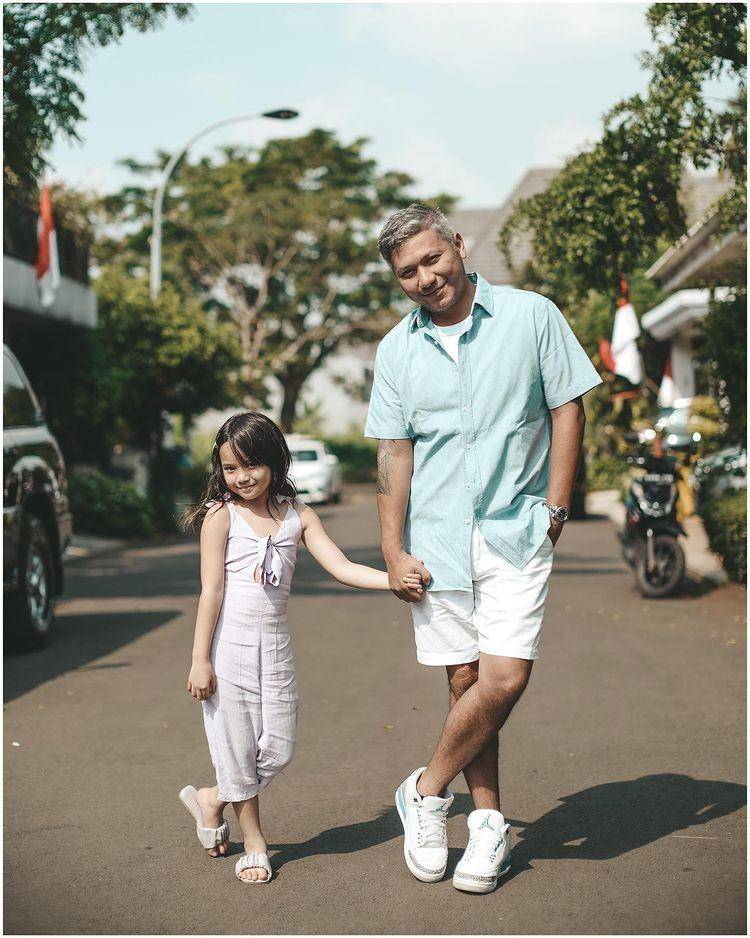 Inspirasi outfit momong anak ala artis pria (instagram/gadiiing)