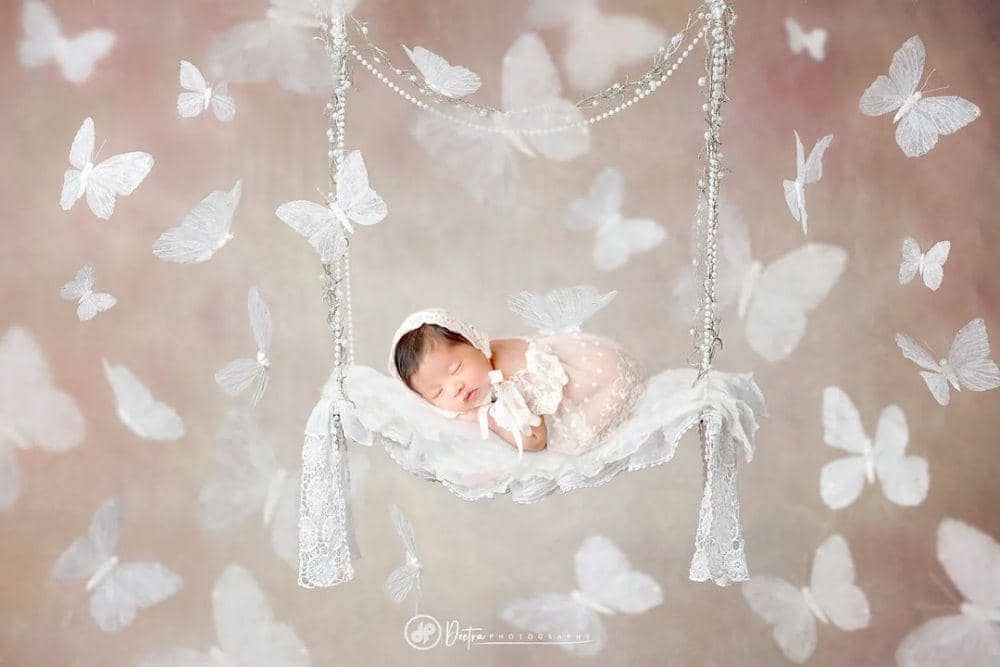 pemotretan newborn baby Mika (Instagram.com/deetraphotography)