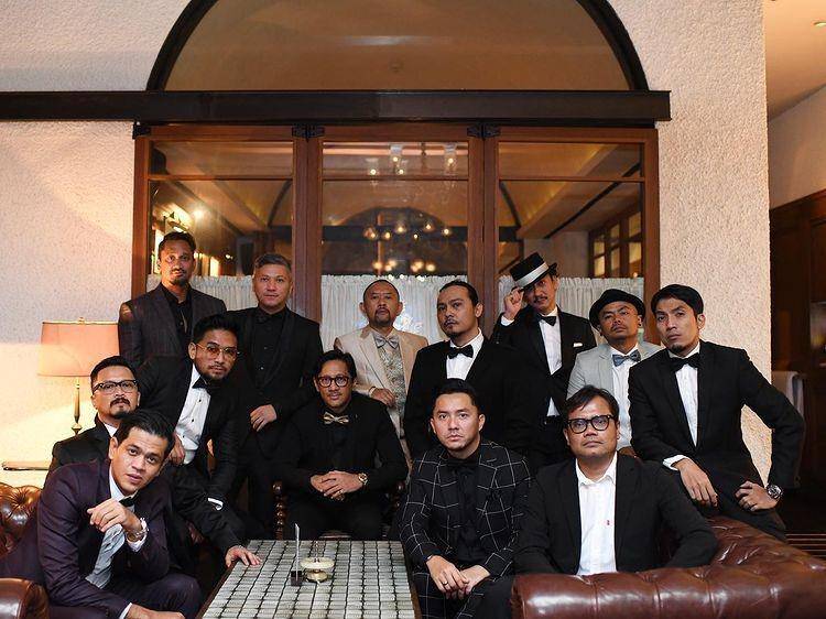 Rekomendasi outfit seragam bareng sahabat ala The Prediksi (instagram/theprediksi_)