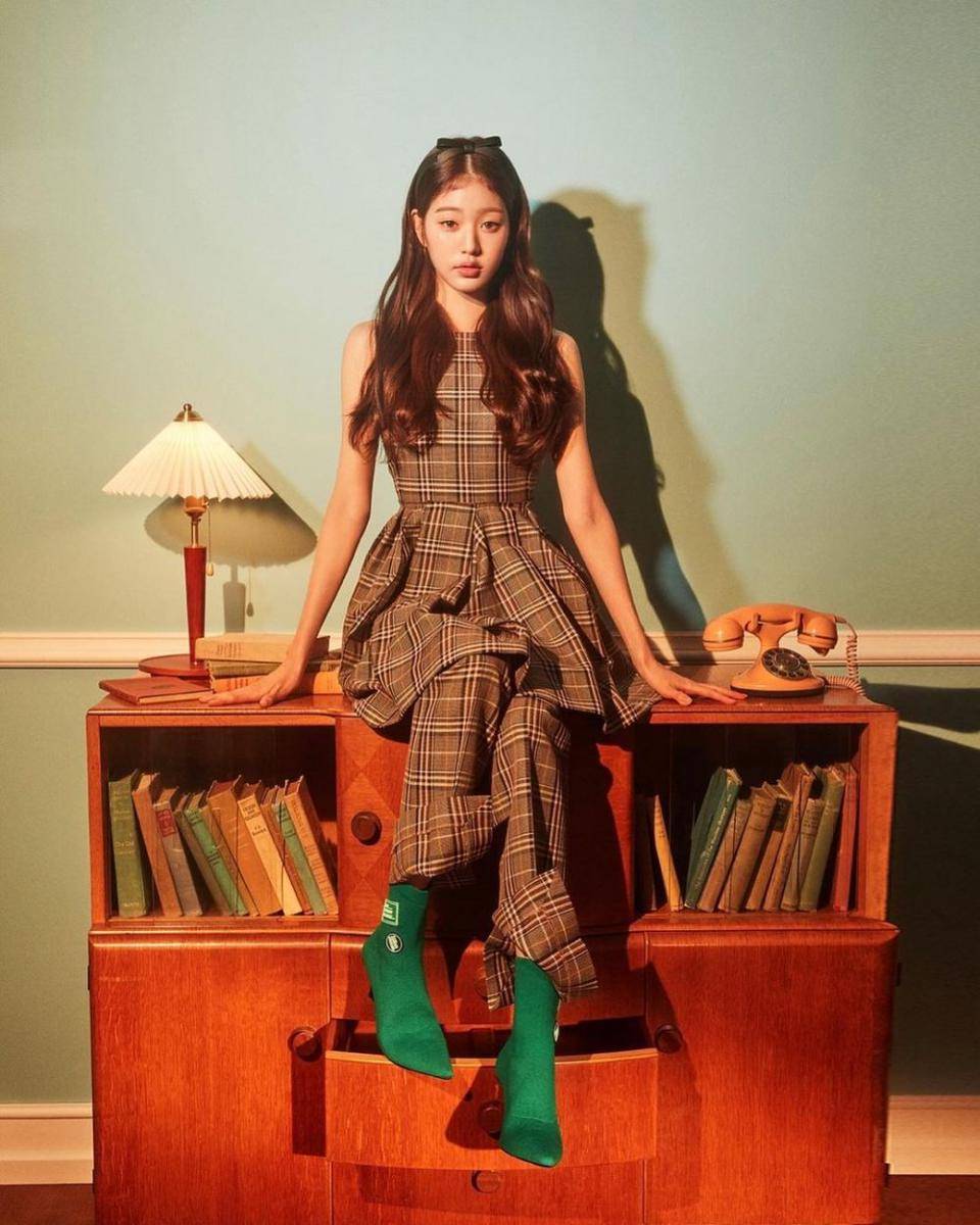 potret Jang Wonyoung IVE untuk brand SUECOMMA BONNIE (instagram.com/suecommabonnie)