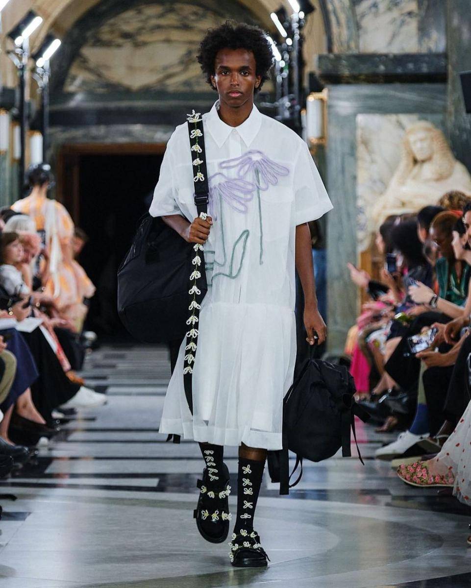 Koleksi Fashion dari Simone Rocha di London Fashion Week Spring/Summer 2023 (Instagram.com/simonerocha_)