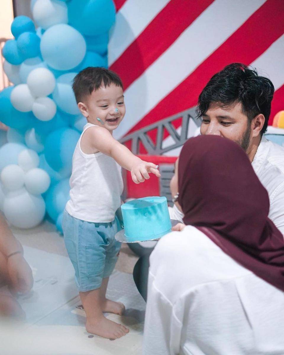 ulang tahun kedua Air (instagram.com/_irishbella_)