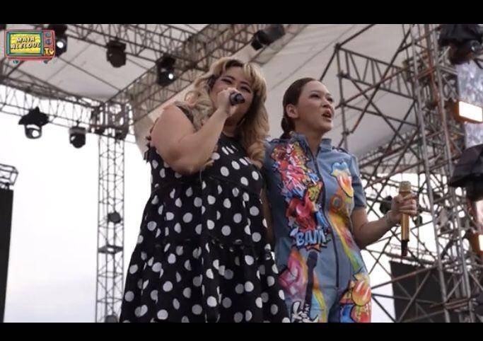 Maia Estianti berduet dengan Pinkan Mambo di panggung. (youtube.com/maia aleldulTv)