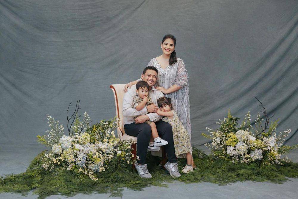 Ide Foto Keluarga ala Kahiyang Ayu dan Bobby Nasution (@garyevan via instagram.com/ayanggkahiyang