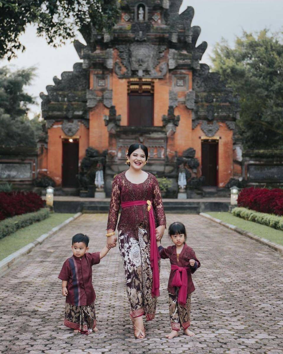 Ide Foto Keluarga ala Kahiyang Ayu dan Bobby Nasution (@garyevan via instagram.com/ayanggkahiyang