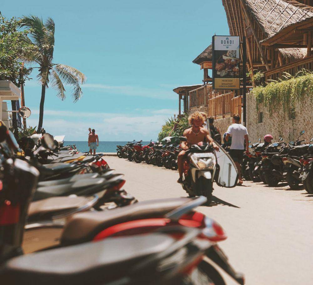 Suasana di Canggu. (unsplash.com/Sergey Chuprin)