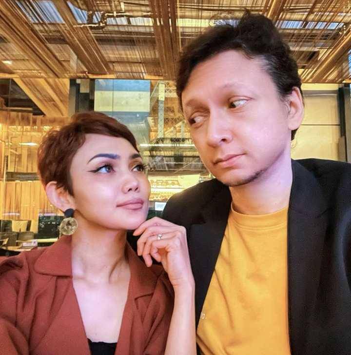 Rina Nose dan suami (Instagram.com/rinanose16)