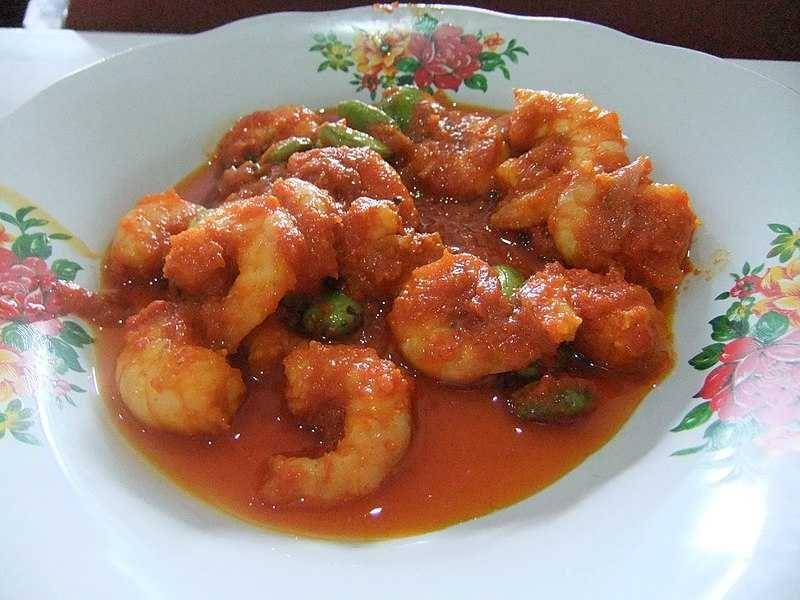Udang bumbu balado (commons.m.wikimedia.org/Midori)