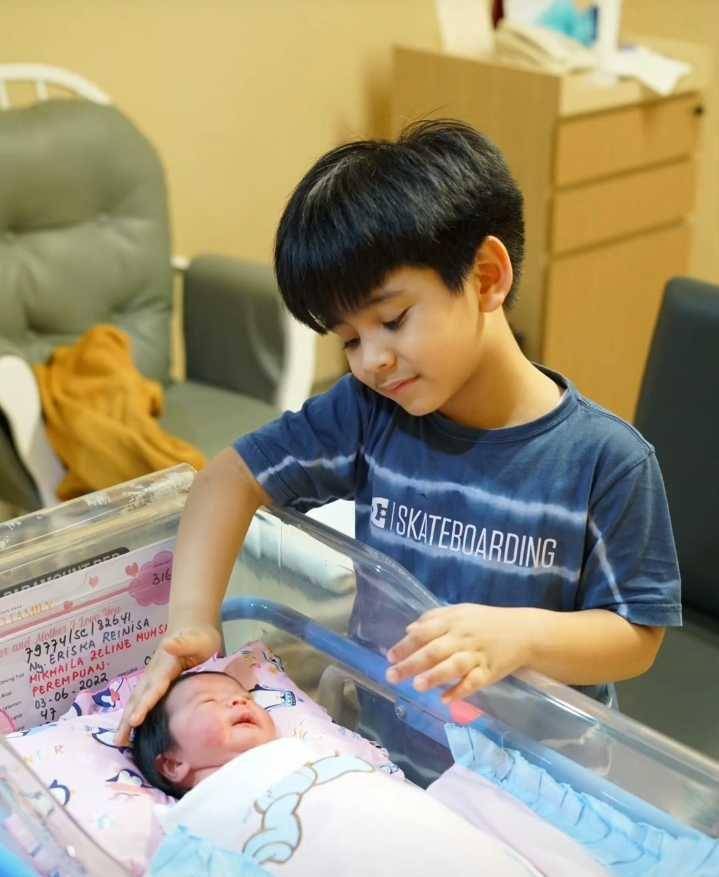 Mikhail Zayn dan Mikhaila Zeline (instagram.com/mithunisar)