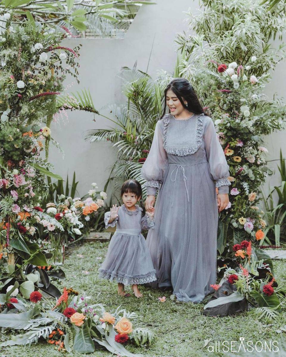 Ide Foto Keluarga ala Kahiyang Ayu dan Bobby Nasution (@garyevan via instagram.com/ayanggkahiyang)