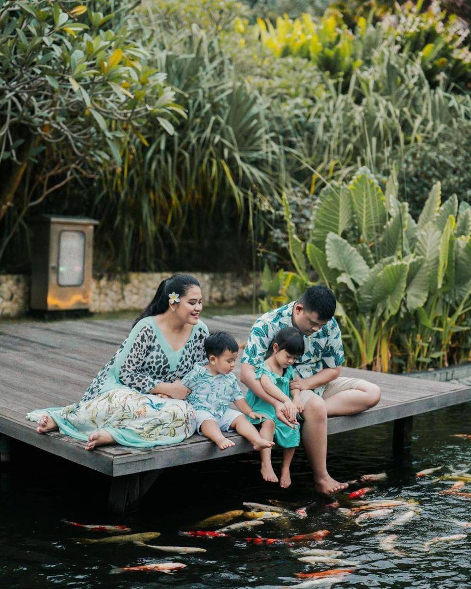 Ide Foto Keluarga ala Kahiyang Ayu dan Bobby Nasution (instagram.com/garyevan)