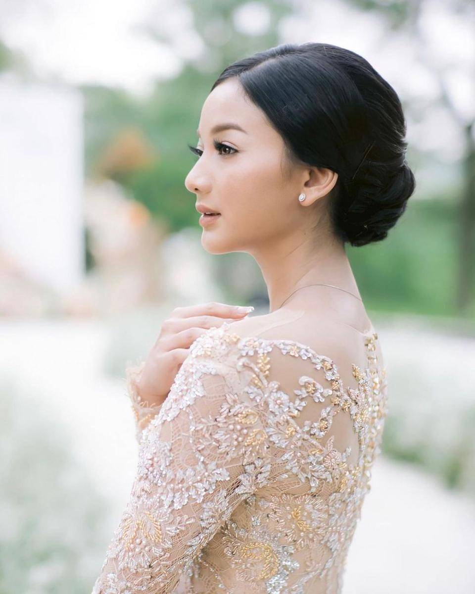 kebaya dan makeup lamaran Glenca Chysara (@venemapictures via instagram.com/glencachysaraofficial)