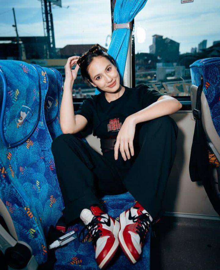 Ootd ala Pevita Pearce (instagram.com/pevpearce)