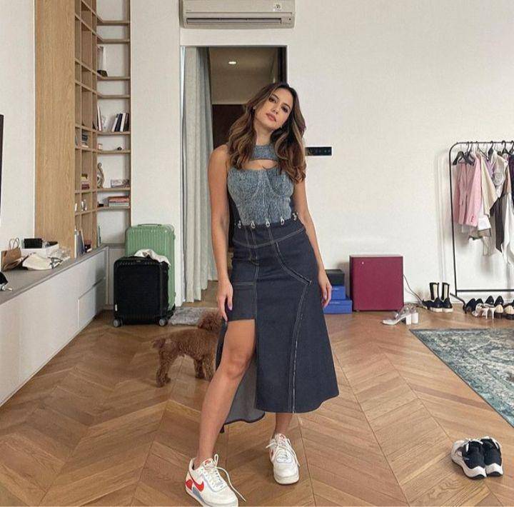 Ootd ala Pevita Pearce (instagram.com/pevpearce)