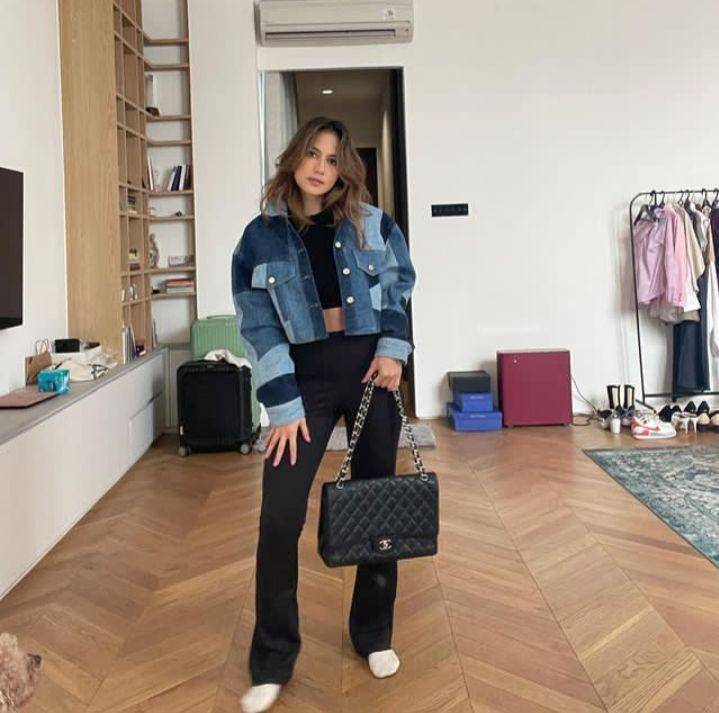 Ootd ala Pevita Pearce (instagram.com/pevpearce)
