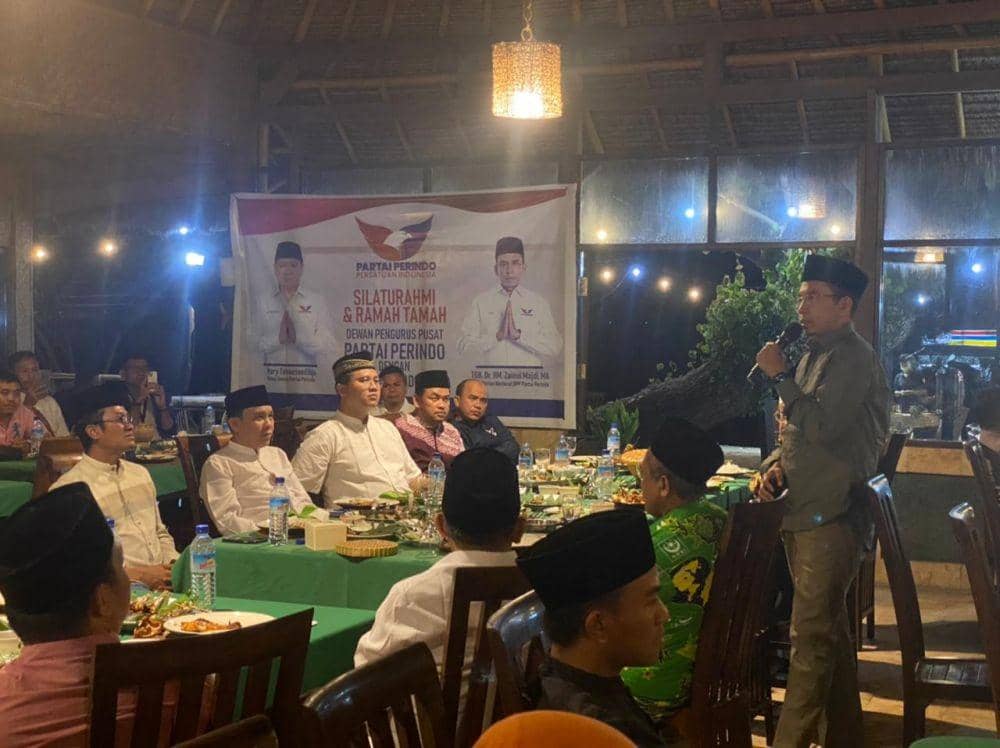 Pertemuan Ketua Harian Nasional DPP Perindo H. M. Zainul Majdi dengan PW NWDI seluruh Indonesia di kawasan wisata Senggigi, Lombok Barat, Minggu (18/9/2022) malam. (dok. Partai Perindo)