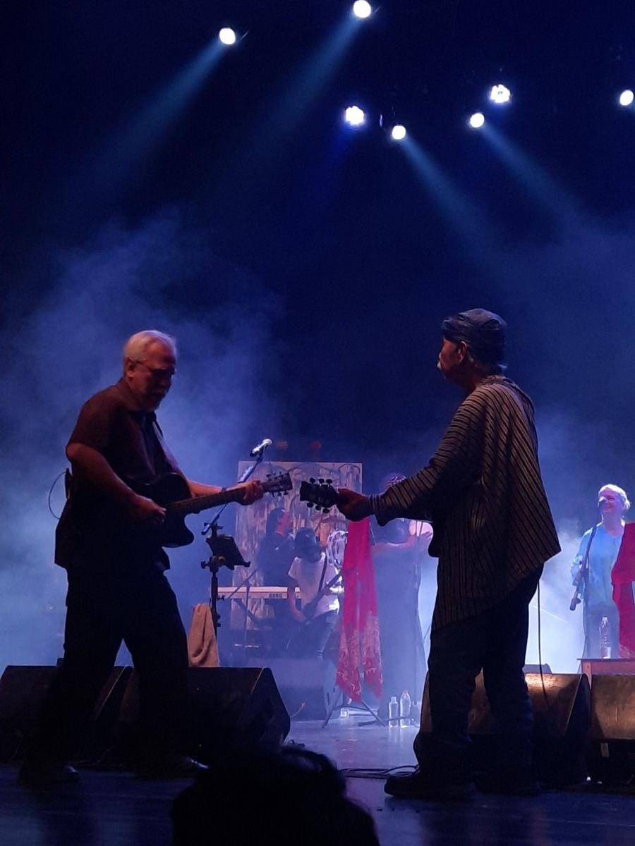 Konser Sawung Jabo bersama Sirkus Barock, Senandung Anak Wayang: Reunion di Concert Hall TBY, Minggu (18/9/2022). (Dok. Sawung Jabo & Sirkus Barock).