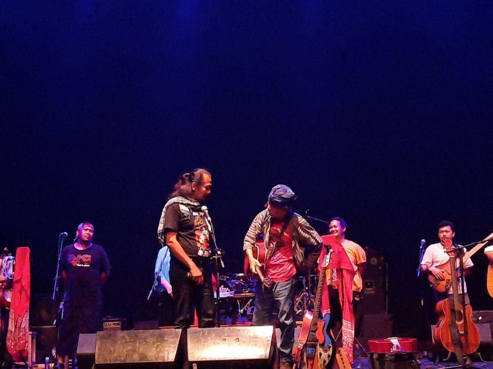 Konser Sawung Jabo bersama Sirkus Barock, Senandung Anak Wayang: Reunion di Concert Hall TBY, Minggu (18/9/2022). (Dok. Sawung Jabo & Sirkus Barock).