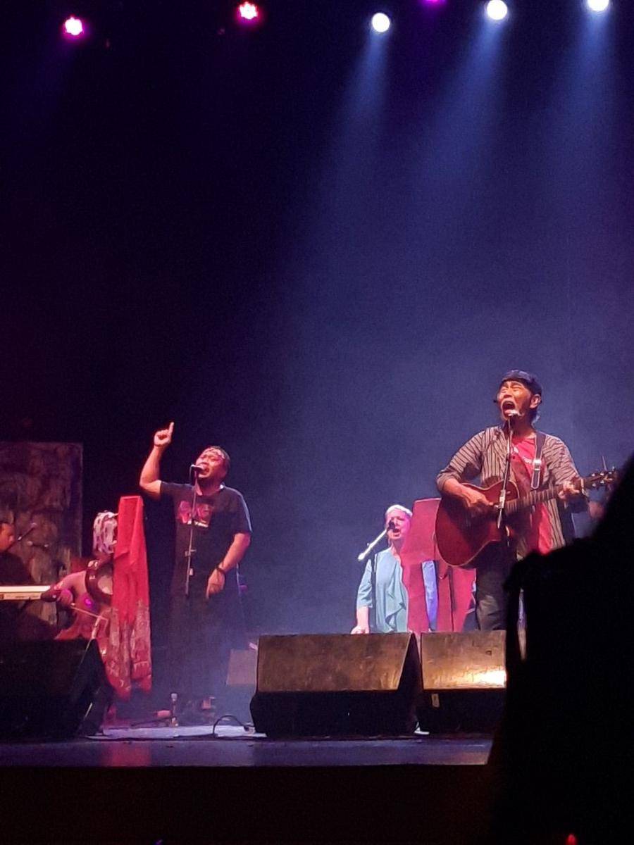 Konser Sawung Jabo bersama Sirkus Barock, Senandung Anak Wayang: Reunion di Concert Hall TBY, Minggu (18/9/2022). (Dok. Sawung Jabo & Sirkus Barock).