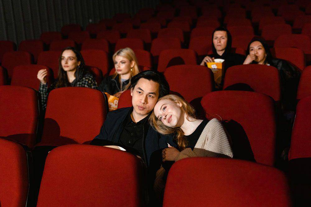 5 Tips Nonton Film Horor dengan Pasangan meski Takut