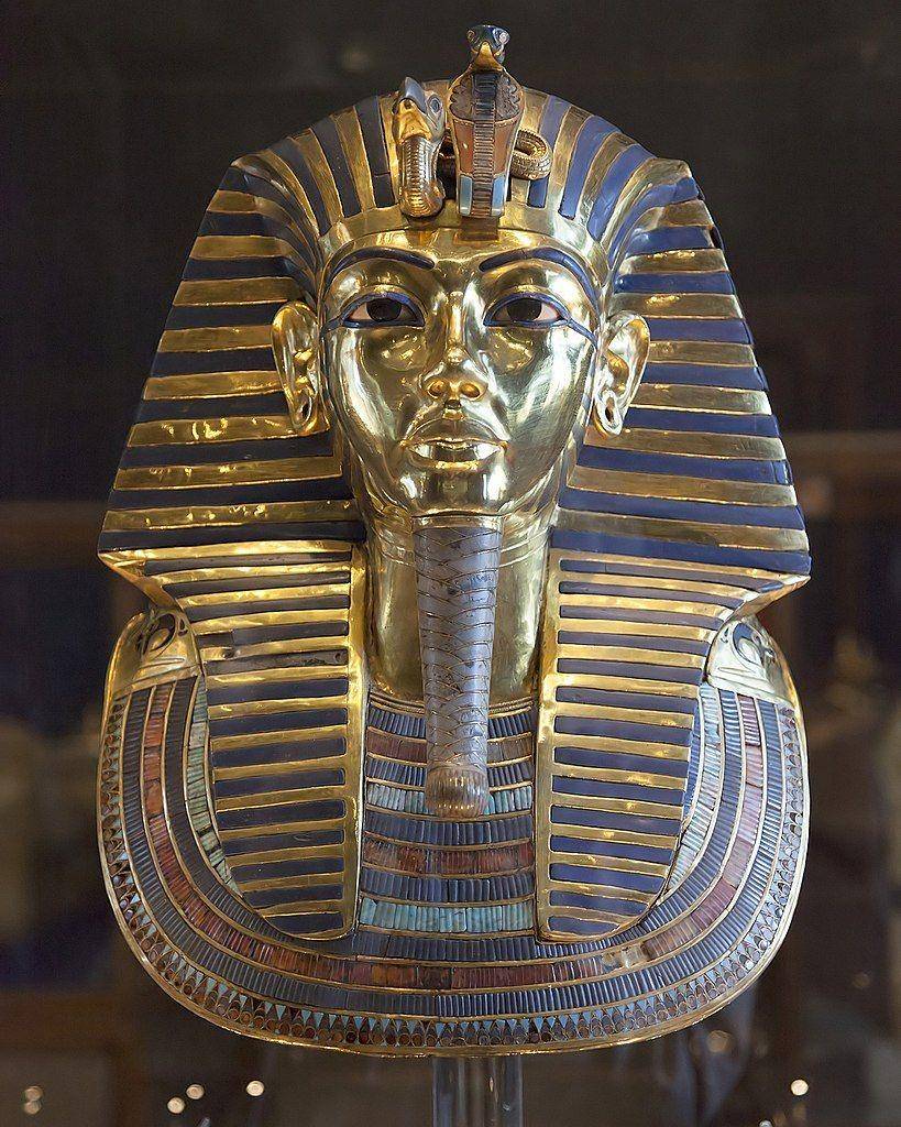 topeng emas Tutankhamun (wikimedia.org)