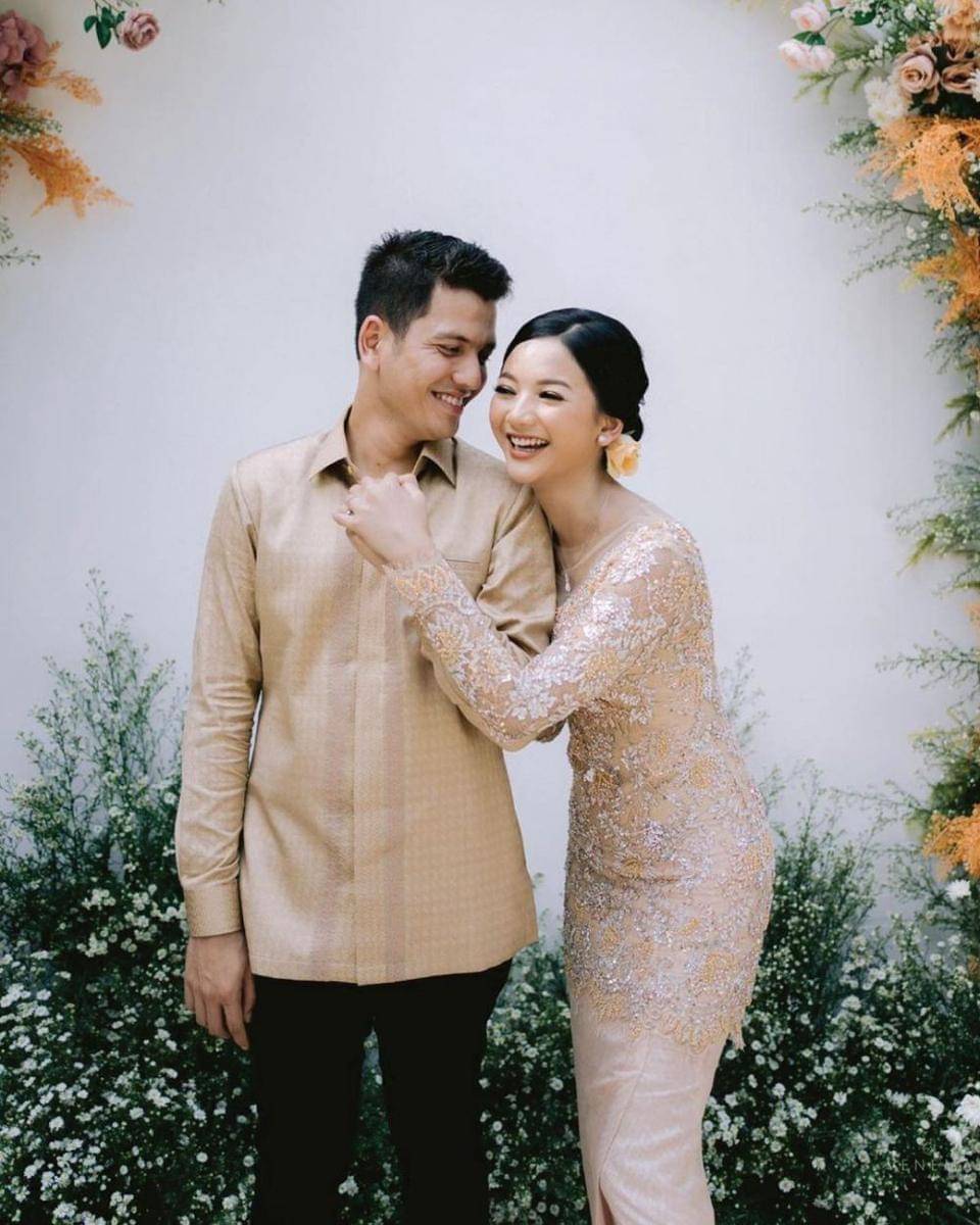 kebaya dan makeup lamaran Glenca Chysara (instagram.com/venemapictures)