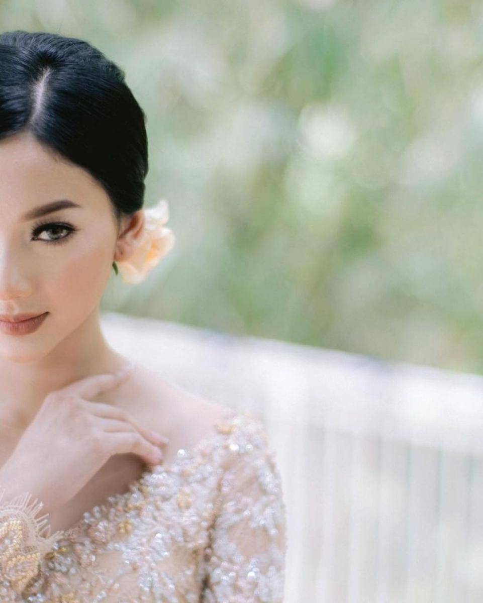 kebaya dan makeup lamaran Glenca Chysara (instagram.com/venemapictures)